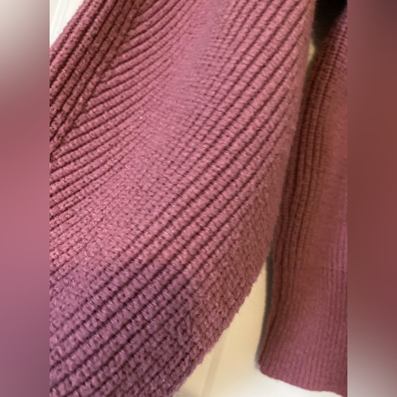 Women’s forever 21 crop top vintage look sweater - Picture 2 of 7